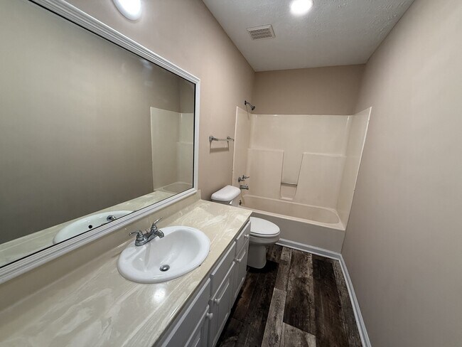 Foto del edificio - 226 Hickory Trail