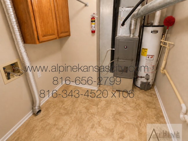 Building Photo - Grain Valley Duplex near Everything!