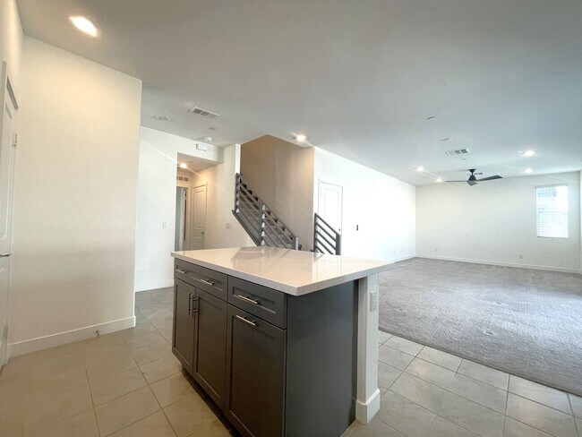 Foto del edificio - AVAILABLE NOW ! 4 bedrooms 3 bathrooms Hom...