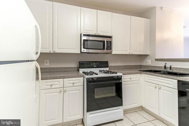 Building Photo - 2720 Bellforest Ct