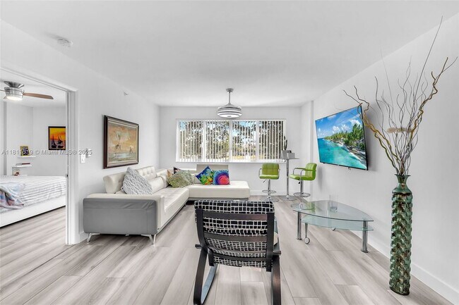 Foto del edificio - 9525 Weldon Cir