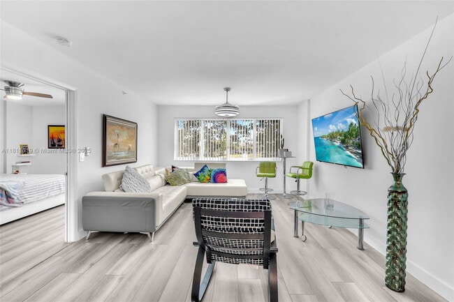 Building Photo - 9525 Weldon Cir