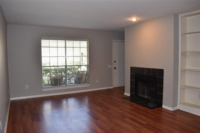 Building Photo - 1860 White Oak Dr