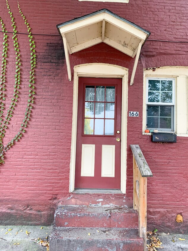 Primary Photo - 166 S Champlain St