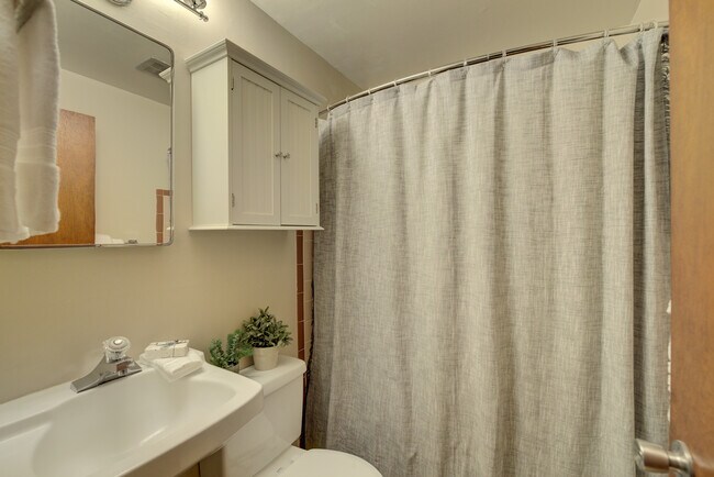 Foto del edificio - 2355 48th Ave SW