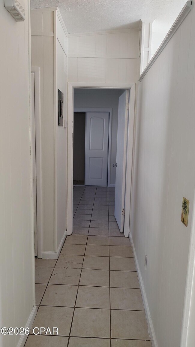 Foto del edificio - 6204 Pinetree Ave