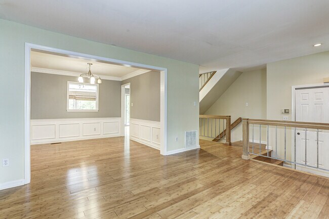 Foto del edificio - 2021 Hickory Hill Ln