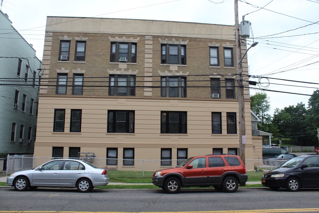 Primary Photo - 44 Franklin Ave