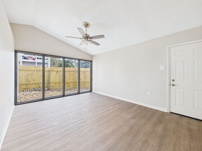 Foto del edificio - 203 Cougar Ridge