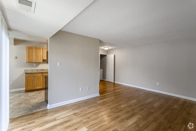 1 BR, 1 BA - 766 SF - Center Pointe