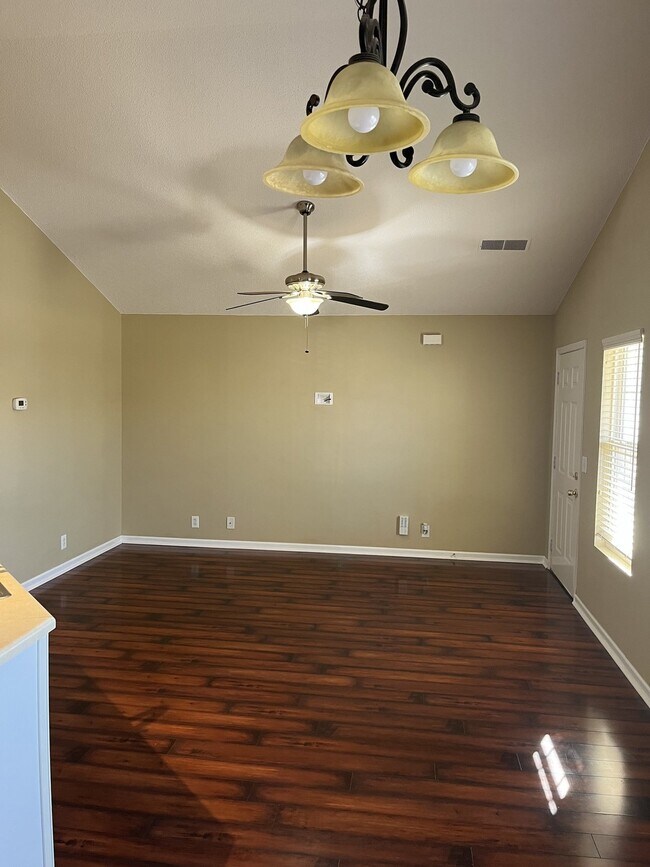 Foto del edificio - 5070 Boyd Dr