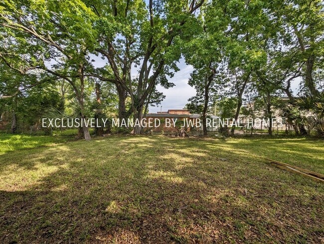 Building Photo - 2111 Yulee St