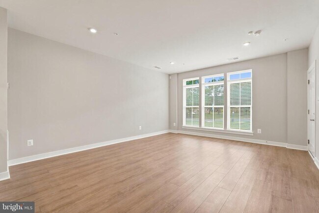 Foto del edificio - 14536 George Carter Way