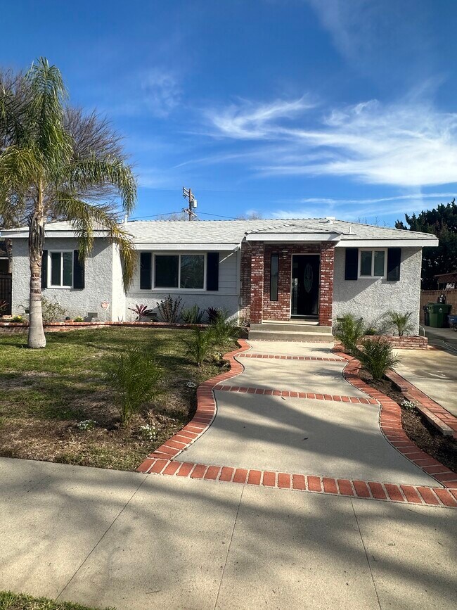 Building Photo - 6942 Balcom Ave