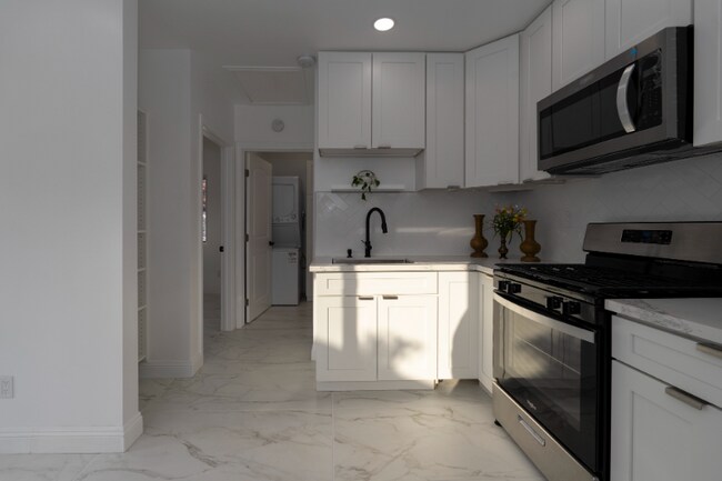 Foto del edificio - 5733 Coliseum St