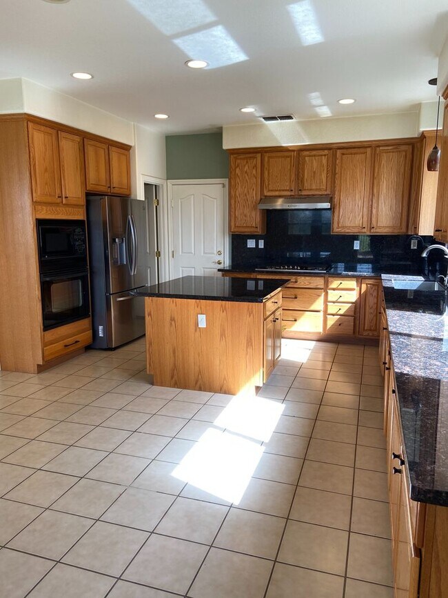 Building Photo - Empire Ranch 4 Bdrm, 3 bath