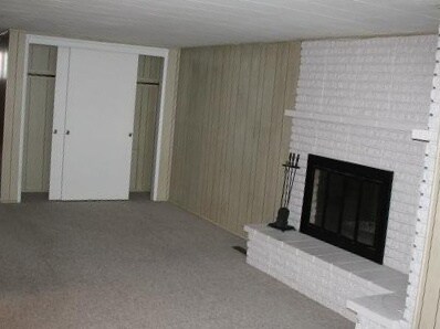 Sala de estar trasera - 718 S Elizabeth St