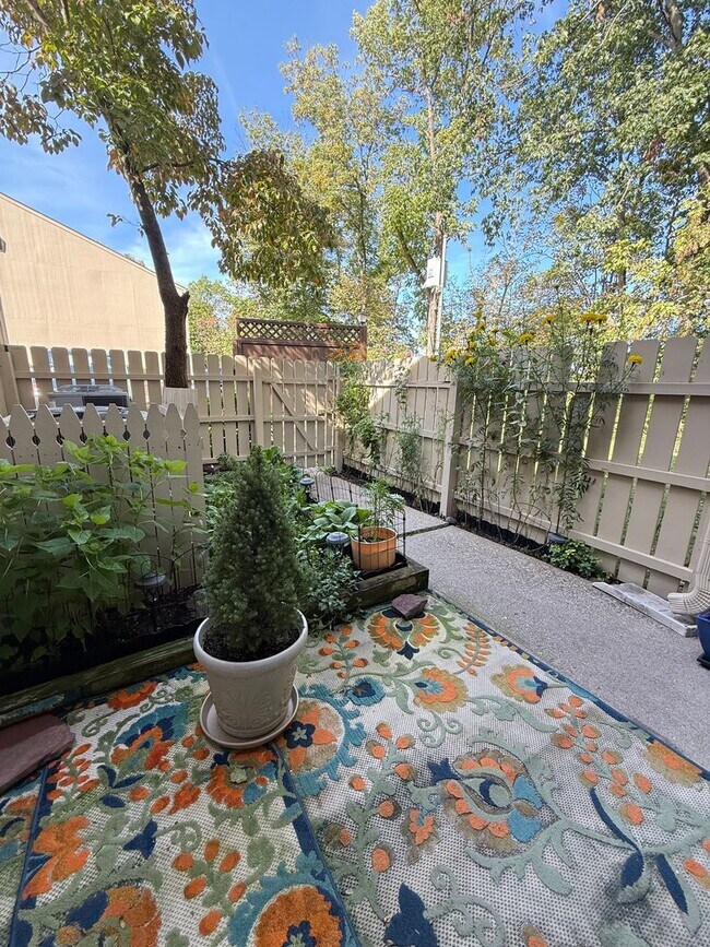 Foto del edificio - 10A Riverhill