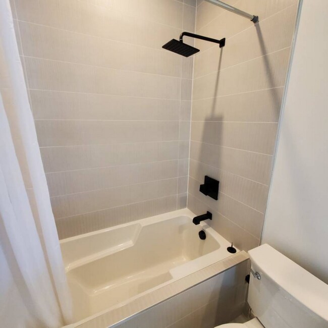 Foto del edificio - 8811 Burton Wy