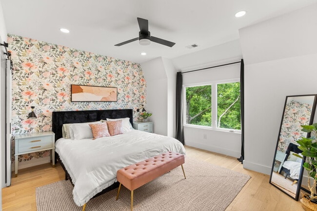 Photo - 1206 Ireland St House