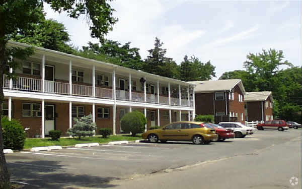 Building Photo - Hancock Arms Apartments