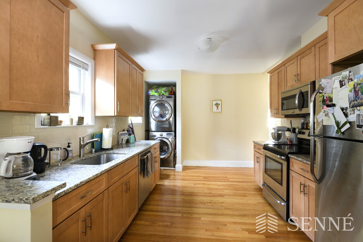 Primary Photo - 393 Washington St