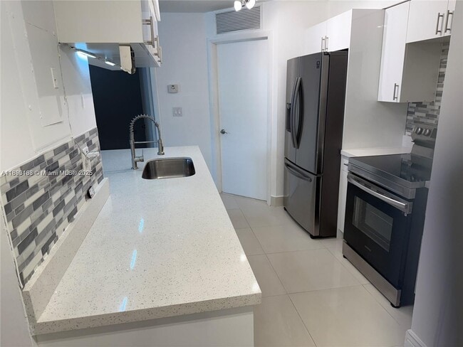 Foto del edificio - 17500 NW 67th Pl