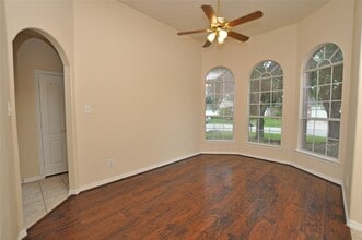 Building Photo - 9210 Hidden Lake E Dr