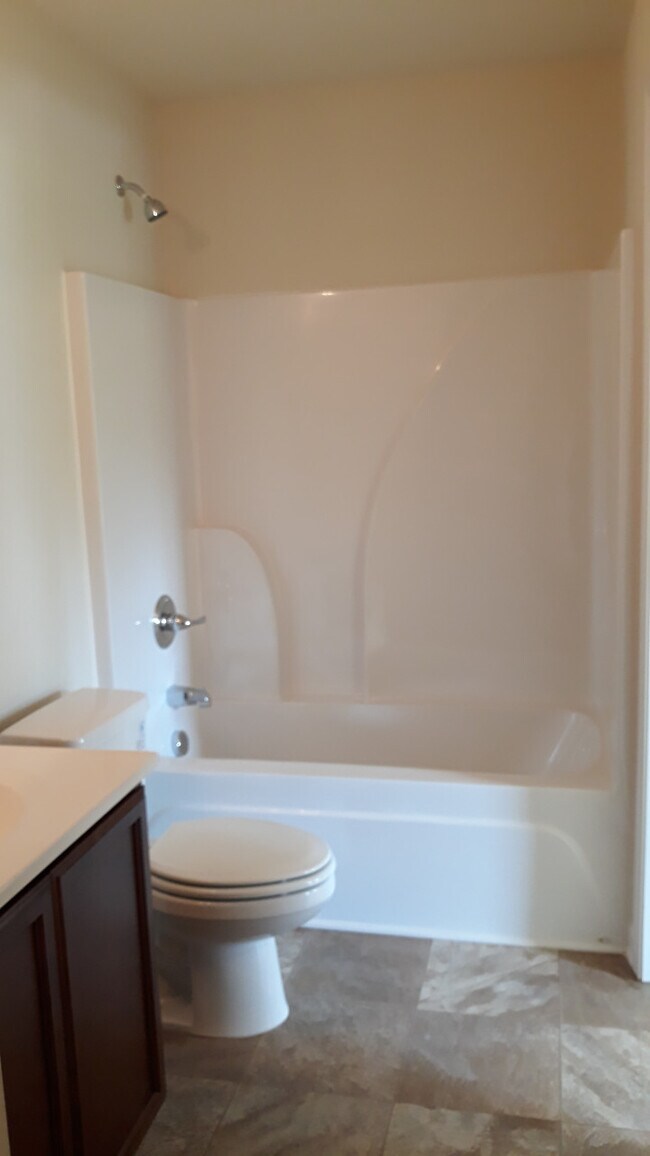 Building Photo - 2425