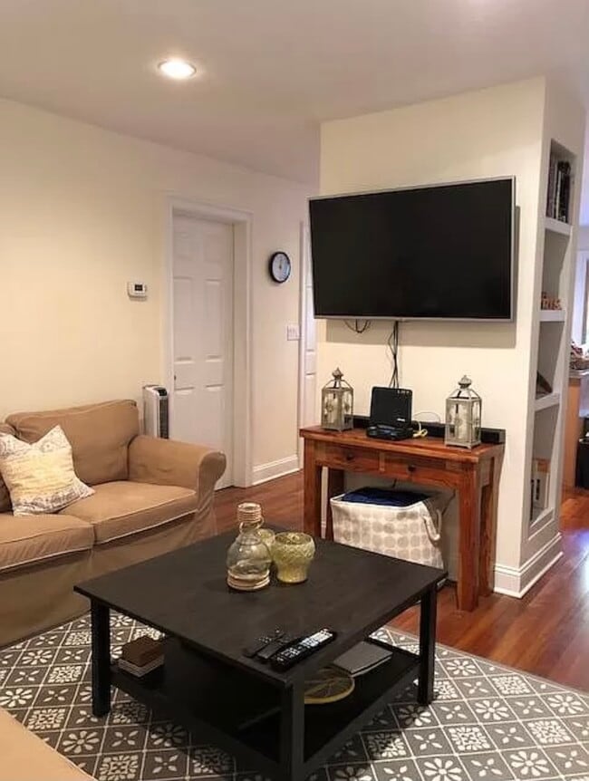 Building Photo - 91 Saugatuck Ave