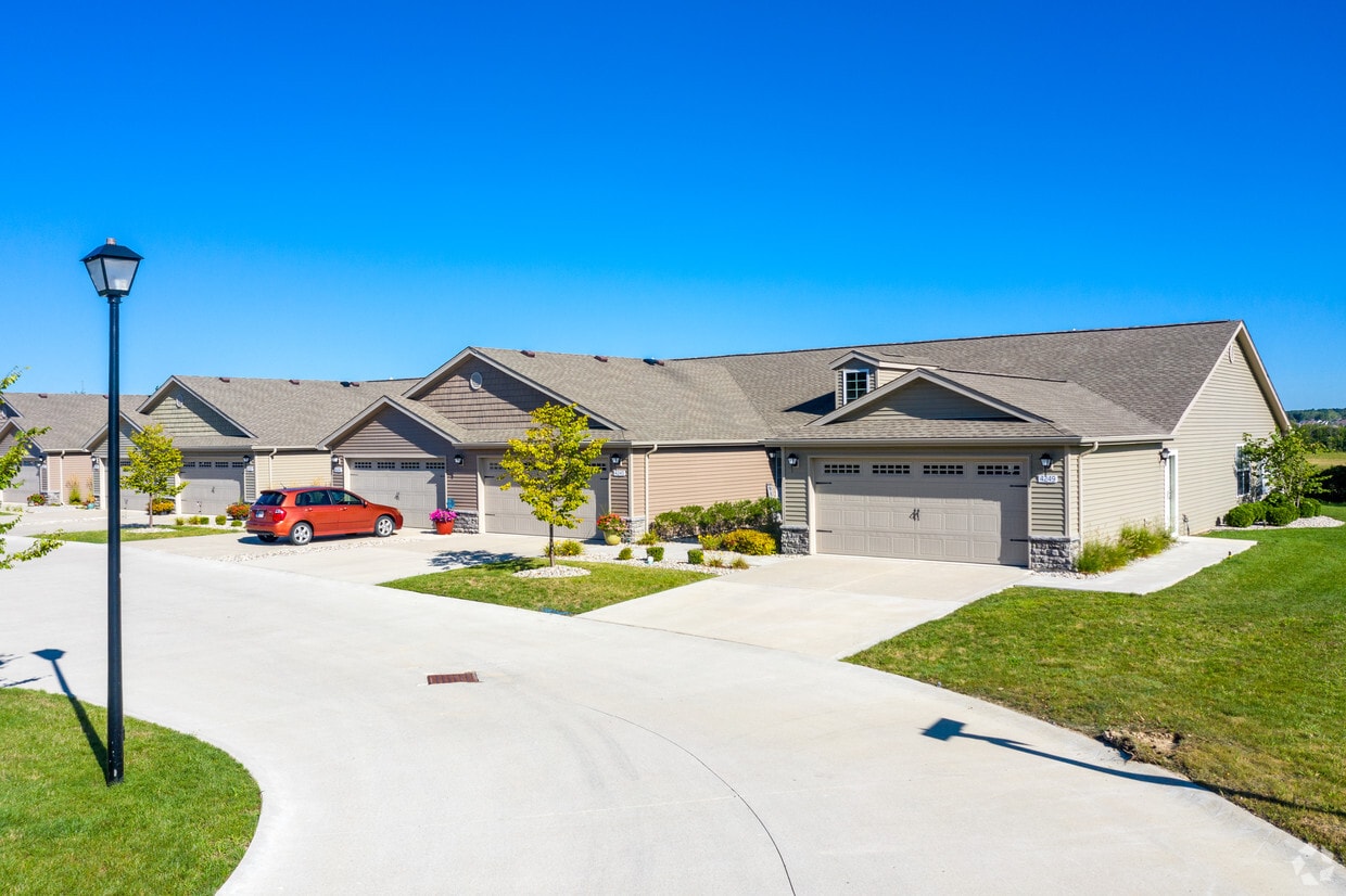 Redwood Fort Wayne Diebold Road Apartments in Fort Wayne, IN