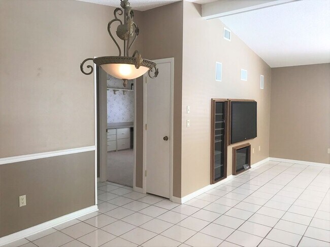 Foto del edificio - 87 Oak Village Blvd