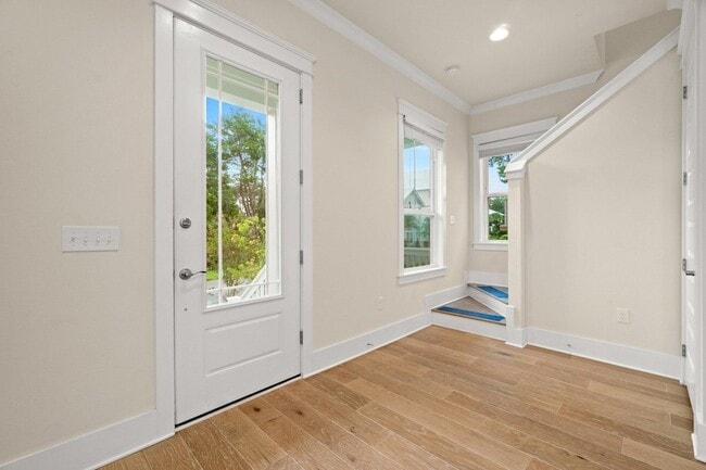 Building Photo - 99 Grande Pointe Cir