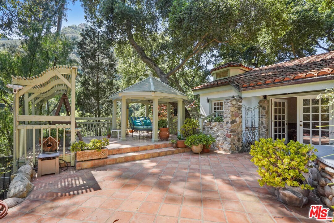 Primary Photo - 964 Old Topanga Canyon Rd