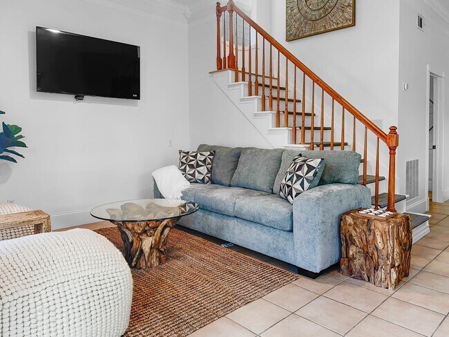 Foto del edificio - 50% off first months rent.  Perfect for large families or multiple friends!  5 bedroom house loca...