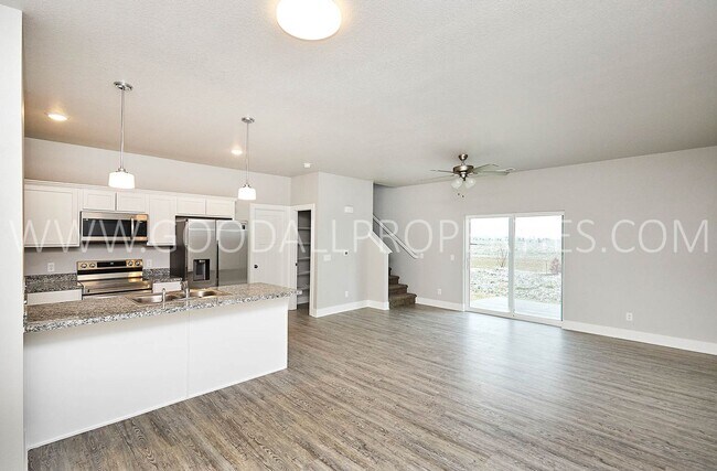 Foto del edificio - Price reduction** Beautiful 3 bedroom 2.5 ...