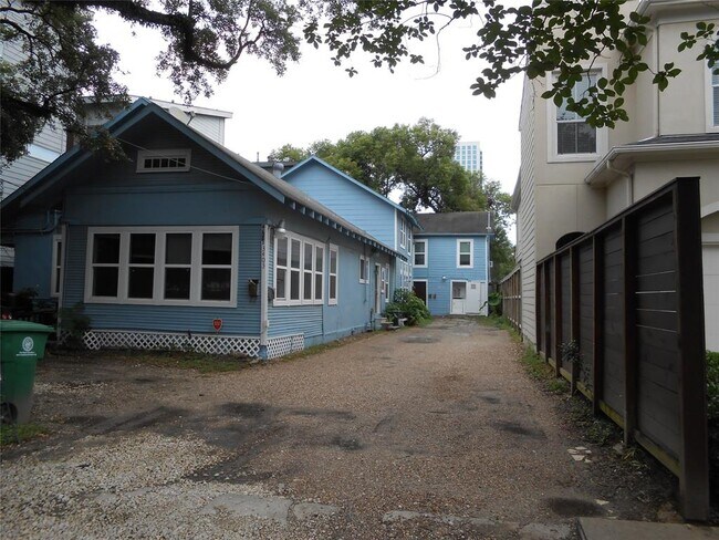 Building Photo - 3403 Yupon St
