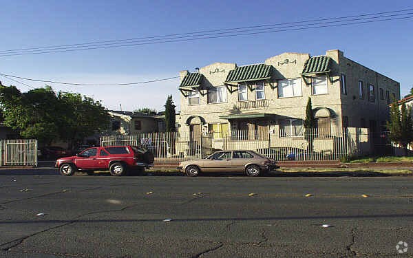 Building Photo - Cypress Apartments
