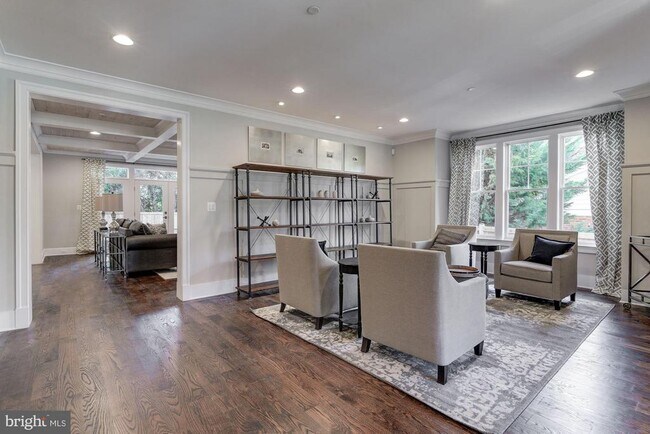 Foto del edificio - 5700 Tanglewood Dr
