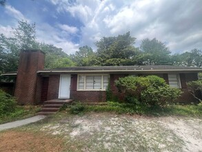 Building Photo - 240 Oakcrest Dr