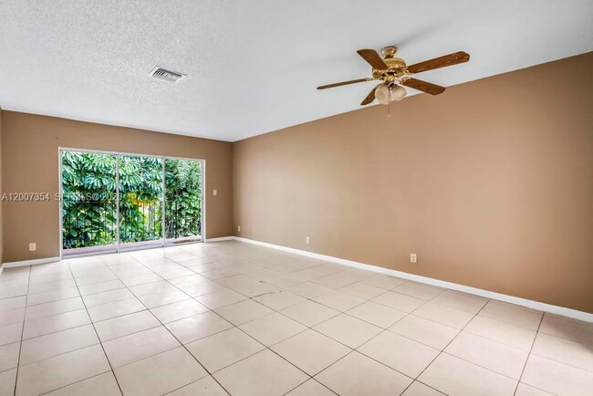 Foto del edificio - 3100 Coral Springs Dr