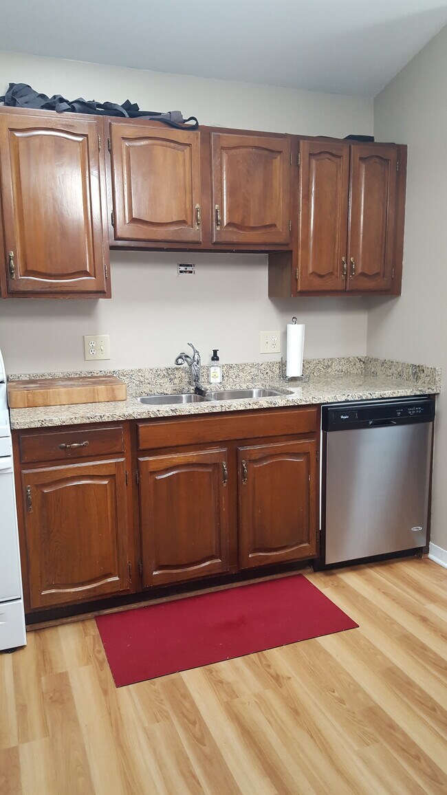 Building Photo - 474 Le Parc Cir