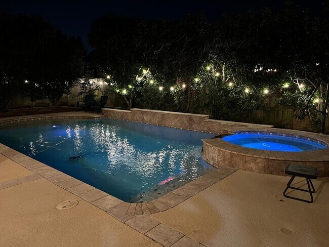 Foto del edificio - 5615 Ashford Ridge Ln