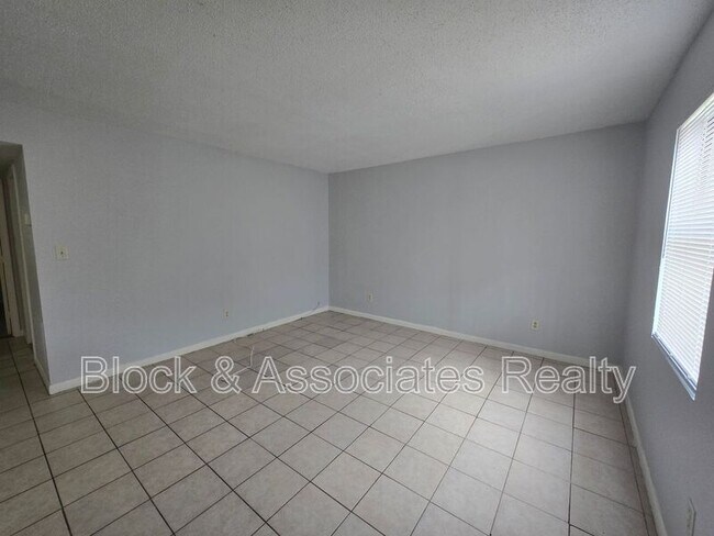 Foto del edificio - 2704 Ingram Rd