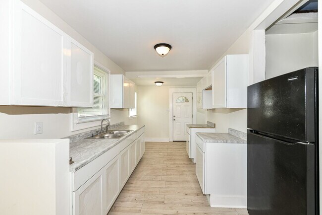 Foto del edificio - 1322 N Gale St