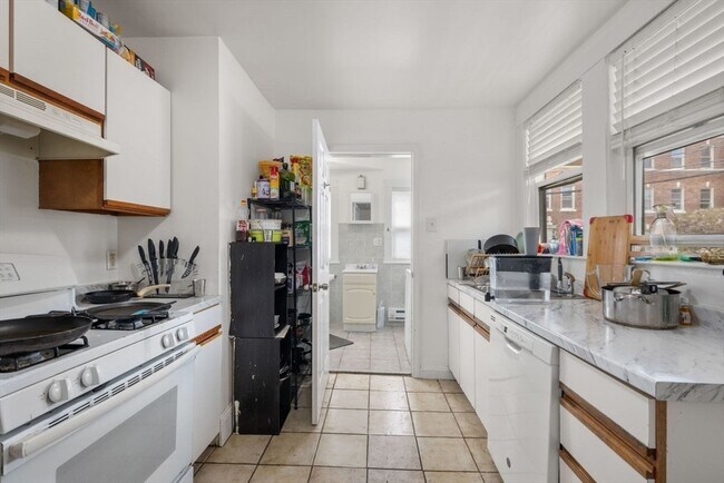 Building Photo - 18 Claymoss Rd