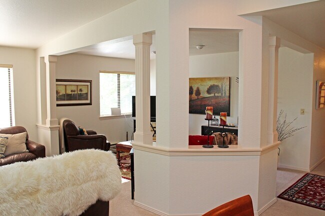 Foto del edificio - 5064 Foothills Dr