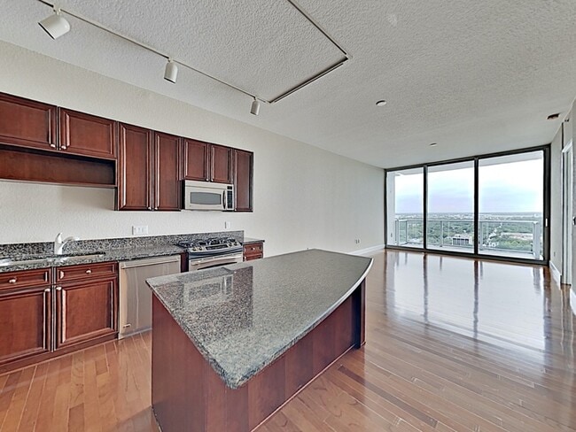 Foto del edificio - 150 E Robinson St
