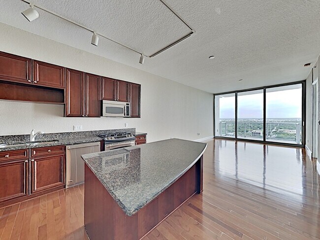 Foto del edificio - 150 E Robinson St