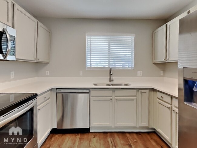 Building Photo - 16025 W Lilac St